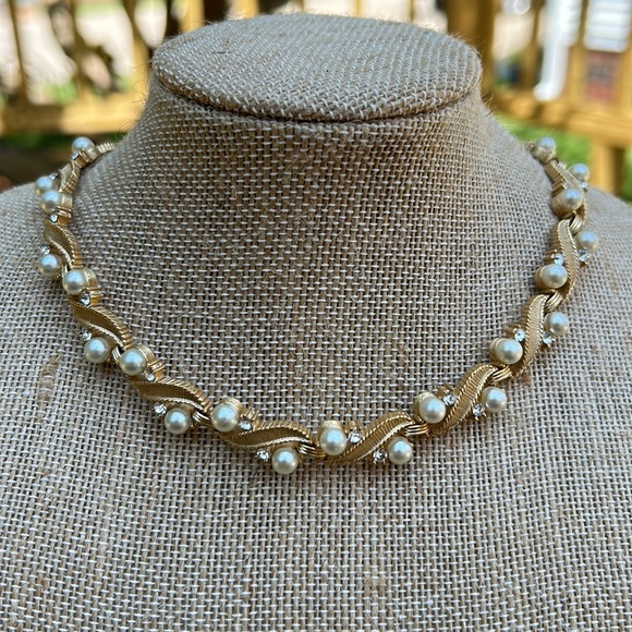 Vintage Trifari Pearl Gold Necklace. 1950’s - Picture 7 of 16